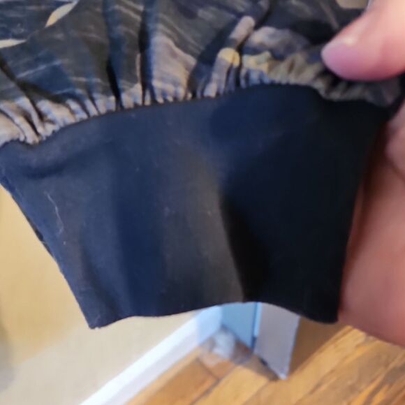 Natural Life NWT PANTS JUMPSUIT Camouflage V-Neck Jumpsuit SIZE SMALL - Picture 5 of 6